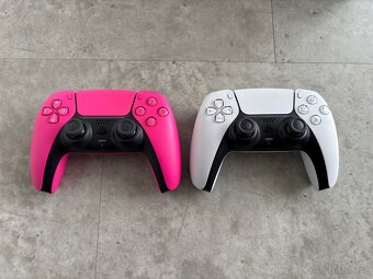 PlayStation 5 Slim- Dva ovladače. - 3