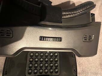 Virtuální realita na telefon on s ovladačem - 3