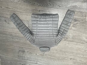 Prodám lehkou péřovou bundu S. Oliver - 3