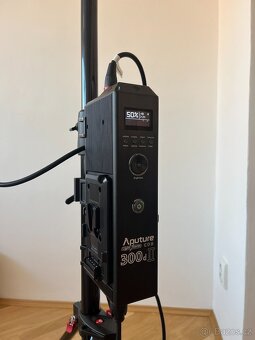 Studio světlo Aputure LS C300D MKII V-Mount Kit - 3