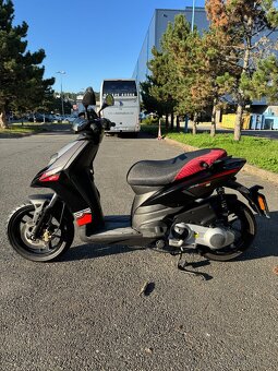 Aprilia SR Motard 125 - 3