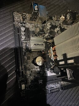 Asrock H310M-HDV s procesorem i3 9100f - 3