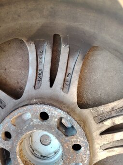 Litý kola s zimní pneu - 3