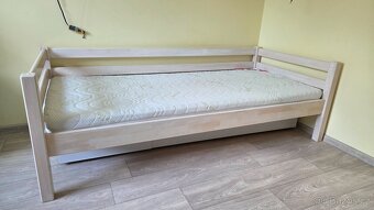 Postel z masivu - super stav - 3