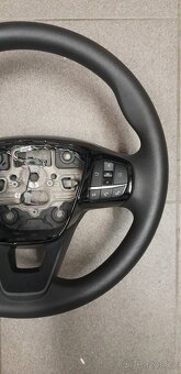 Ford Focus MK4, Fiesta MK3 volant - 3