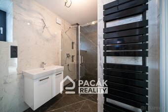 Prodej luxusního bytu v rodinném domu o dispozici 3+kk s cel - 3