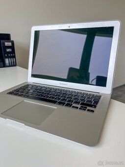 MacBook Air 13" (2017) - 256 GB, funkční, CZ klávesnice - 3