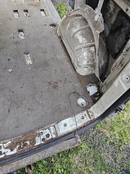 Koberec podlaha VW T5 T5.1 - 3