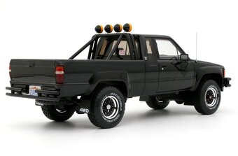 Toyota Hilux SR5 1985 1:18 OttoMobile - 3