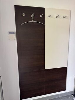 Komoda/botník + stěna s věšáky - 3