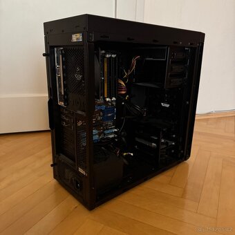 Corsair 330R Carbide Series - 3