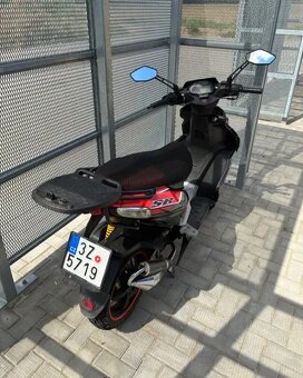 Aprilia SR 50 R, rok 2011 skůtr - 3