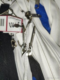 Prodám levně značkové zipy, plastová spirála, stanové - 3