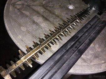 Motorový plotostřih Hikoki CH 24EBP - 3