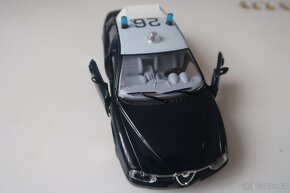 Retro autíčko Alfa Romeo 156 - 3