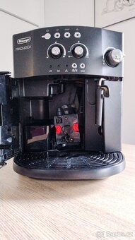 Automatický kávovar Delonghi Magnifica ESAM 4000 - 3