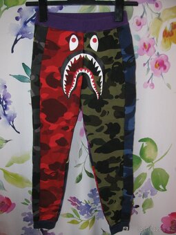 Chlapecké bavlněné teplákové kalhoty Bape kids Shark - 3
