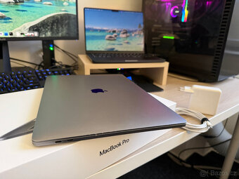 MacBook Pro 2018 15", 1 TB, 32 GB RAM - 3