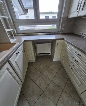 Moderní kuchyňská linka se spotřebiči - 3