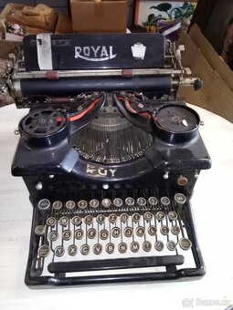 Starožitný psací stroj Royal - 3