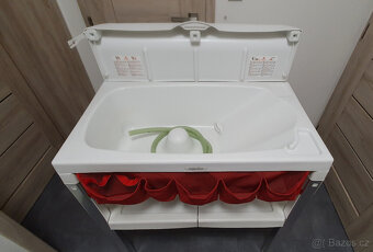 Přebalovací pult s vaničkou Inglesina. - 3