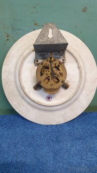 Prodám staré hodiny na pověšení(talíř). - 3