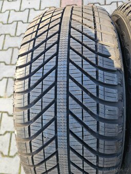Zimní Goodyear 235/55/17 - 3