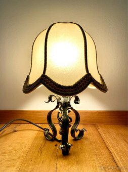 Stará kovaná stolní lampa - 3
