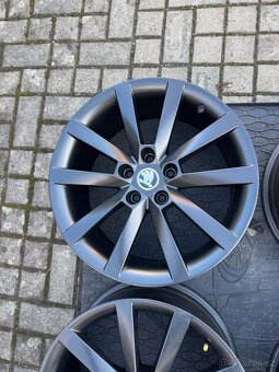 ORIGINÁL Alu Škoda ALARIS R18, 5x112 - TOP STAV - 3