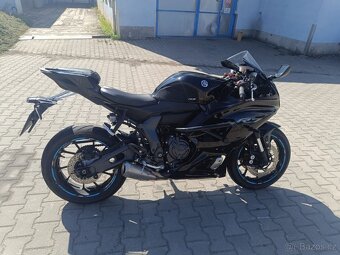 Yamaha YZF 690 - 3