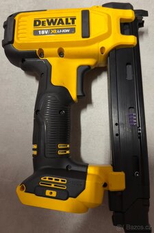 Dewalt aku sponkovacka DCN701 - 3