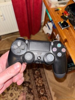 Prodám ps4 PRO 1 tera - 3