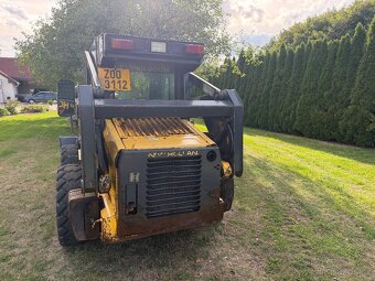 Smykový nakladač New Holland LS170 - 3