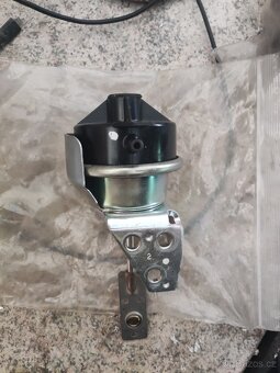 Podtlaková regulace turba VW ŠKODA 2.0TDI 04L 198 716 - 3