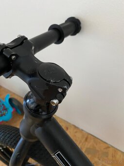 Dětské odrážedlo Remo s nafukovacími koly černé - 3