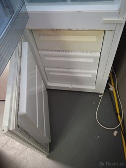 Prodám vestavěnou ledničku s mrazákem - 3