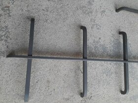 Funkcionalistická mříž na vstupní dveře a na malé okno - 3