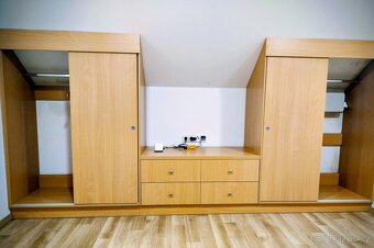 Atypická vestavná šatní skříň - 3