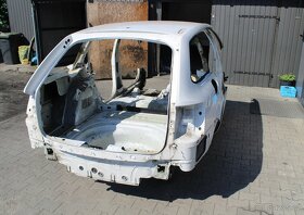 Škoda Octavia III zadní část karoserie střecha - 3