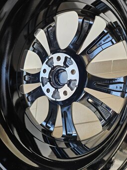 Orig. Mazda 5x114 _ 17" Black - Top - 3