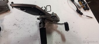 Řidičovo stupačky a držáky Yamaha FZ1 fazer - 3