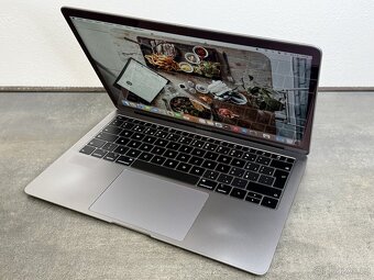 MacBook Air 13'' 2019 / i5 / 8GB / 1TB SSD / Space Gray - - 3