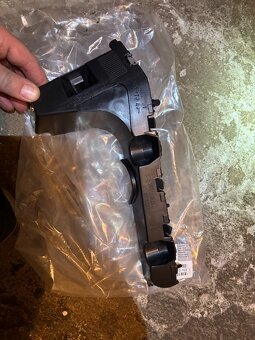 C3 picasso lev. zadní držák - 3