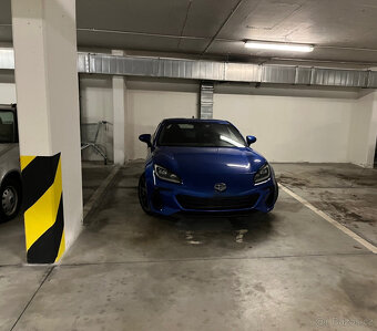 Nadstandardní garážové stání 18m2 - 3