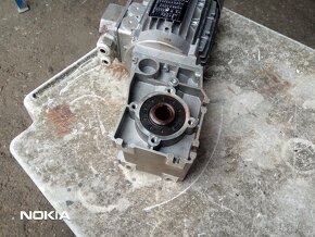 převodovka z motorem - 3