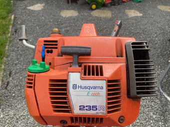 Křovinořez Husqvarna 235R - 3