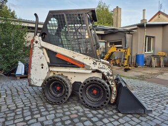 Smykový nakladač BOBCAT 453 - 3