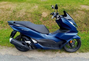 Honda PCX 125, rok 2024 ,ještě v záruce - 3