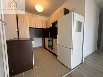 Pronájem 2+kk po rekonstrukci s prostornou lodžií, 55 m2 - 3