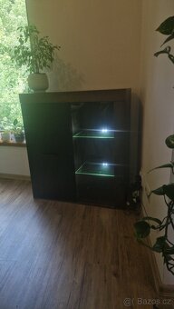 Moderní komoda/skříň s dubovým dekorem (včetně LED) - 3